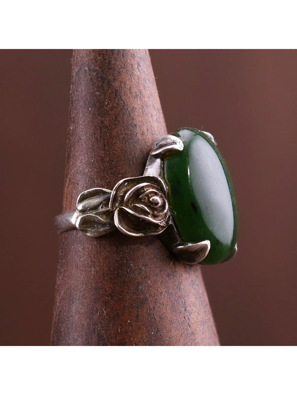 Vintage Artisan Studio Sterling Sculpted Roses Green Nephrite Cabochon Ring